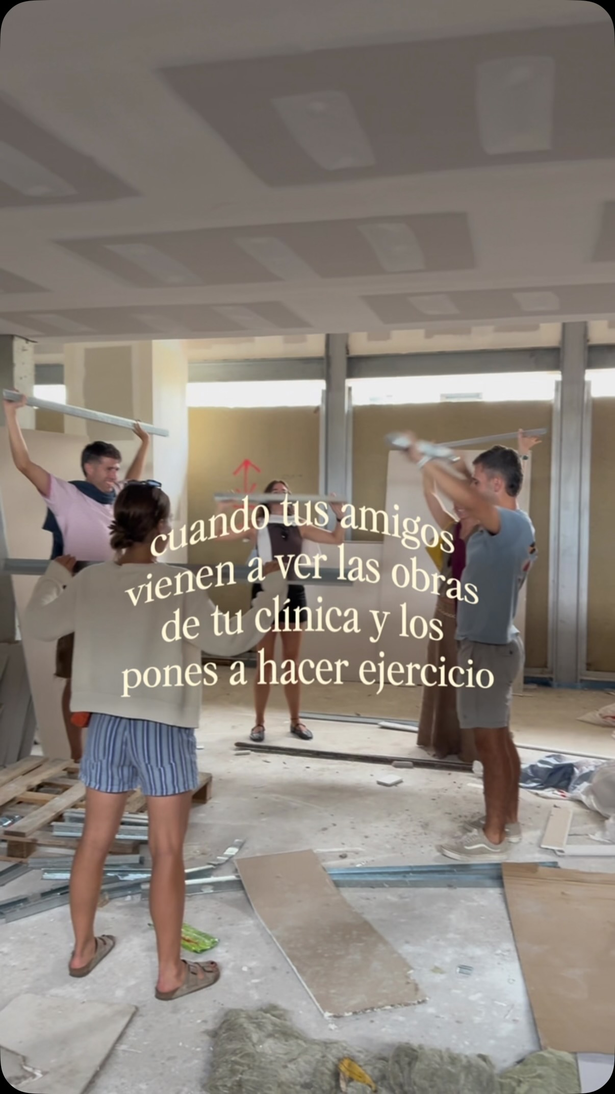 Venían a ver las obras y acabaron haciendo ejercicio 😂

No preguntéis. Simplemente pasó 🫠

¿A alguien más le pasa que sus amigos vienen “un momento” y acaban currando? 😂

- 

Obrak ikustera etorri eta ariketa fisikoa egiten amaitu zuten 😂

Ez galdetu. Besterik gabe, pasa da. 🫠

Beste norbaiti gertatzen al zaio lagunak “une batez” etorri eta lanean amaitzen dutela? 😂

#fisioterapia #salud #vitoriagasteiz #emprendimiento #clinicadefisioterapia